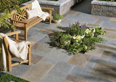 Terrasse en pavé uni de marque Permacon - Les Pavé-uni Longueuil Inc. à Boucherville